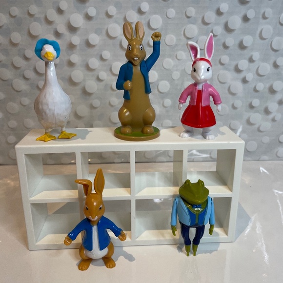 💕3 for $10- Peter Rabbit Story Book figure bundle - Picture 1 of 3